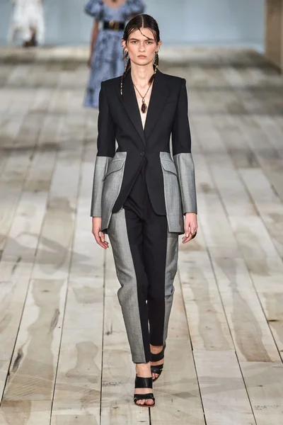 Look 11